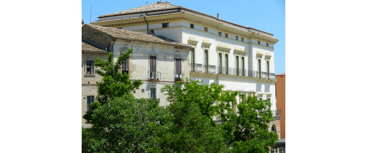 545149_461706440525309_1129811830_n